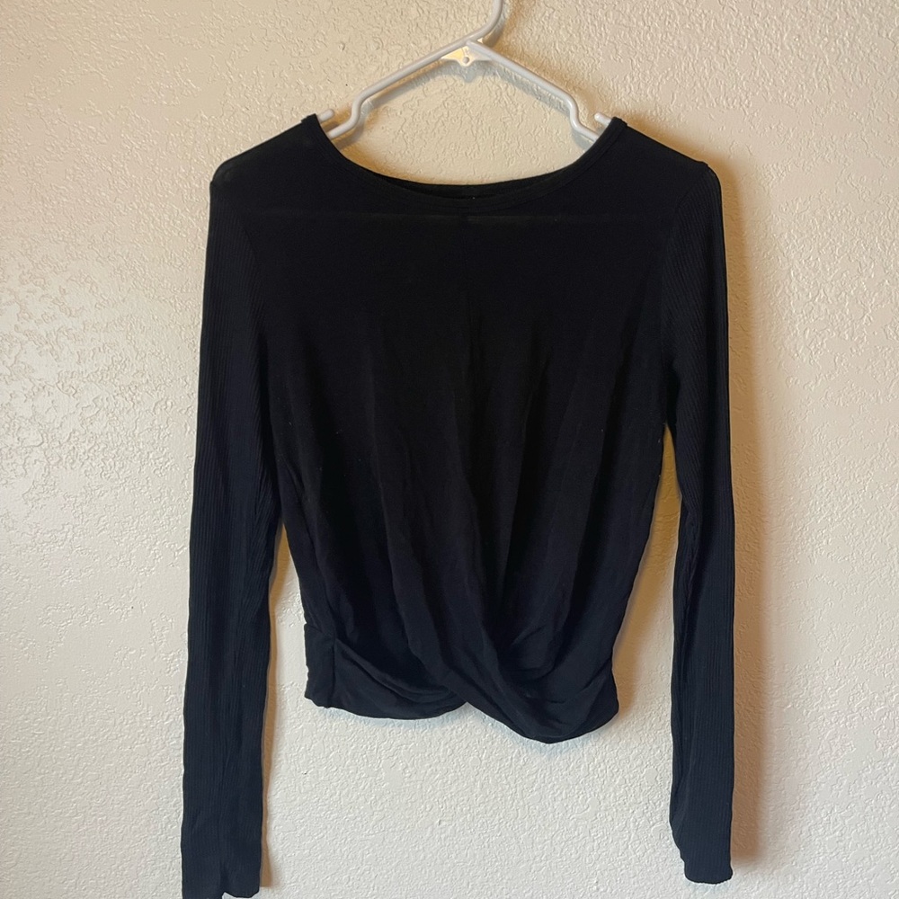 Cute black sleeved crop top